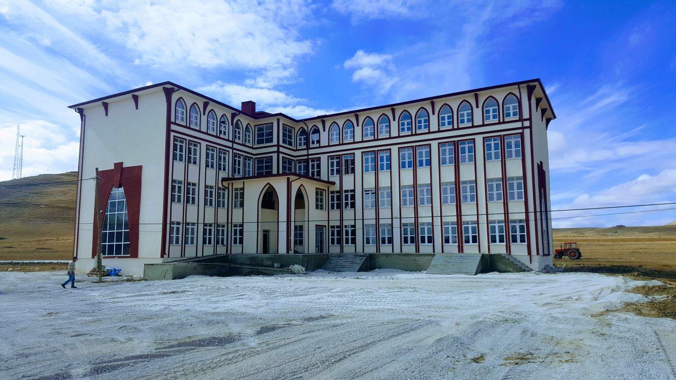 Demirözü 18 Derslik Okul