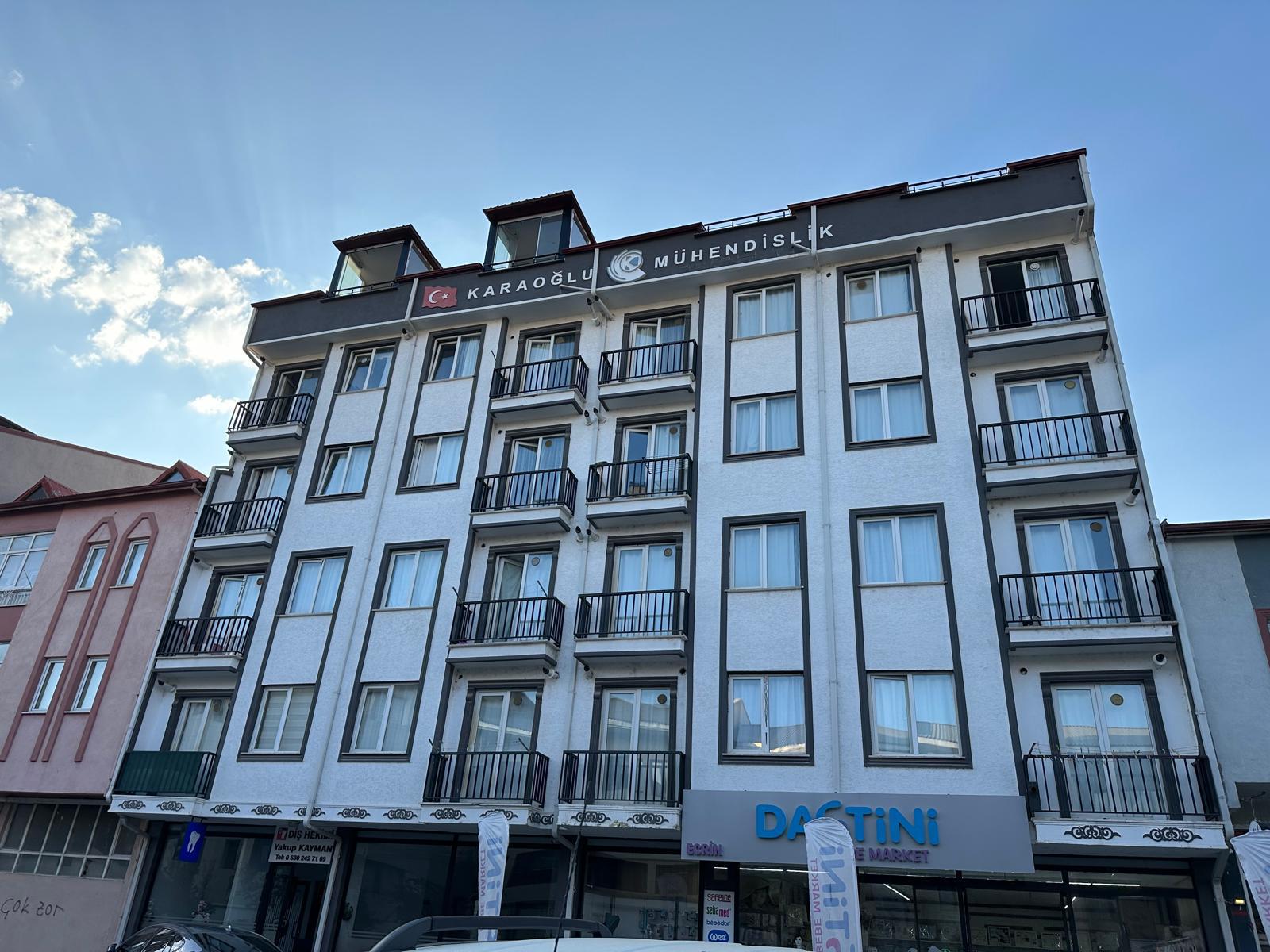 Bayburt 2  Dükkan ve 1+1 Daireler