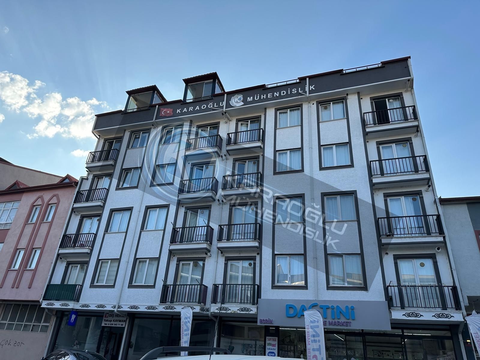 Bayburt 2  Dükkan ve 1+1 Daireler